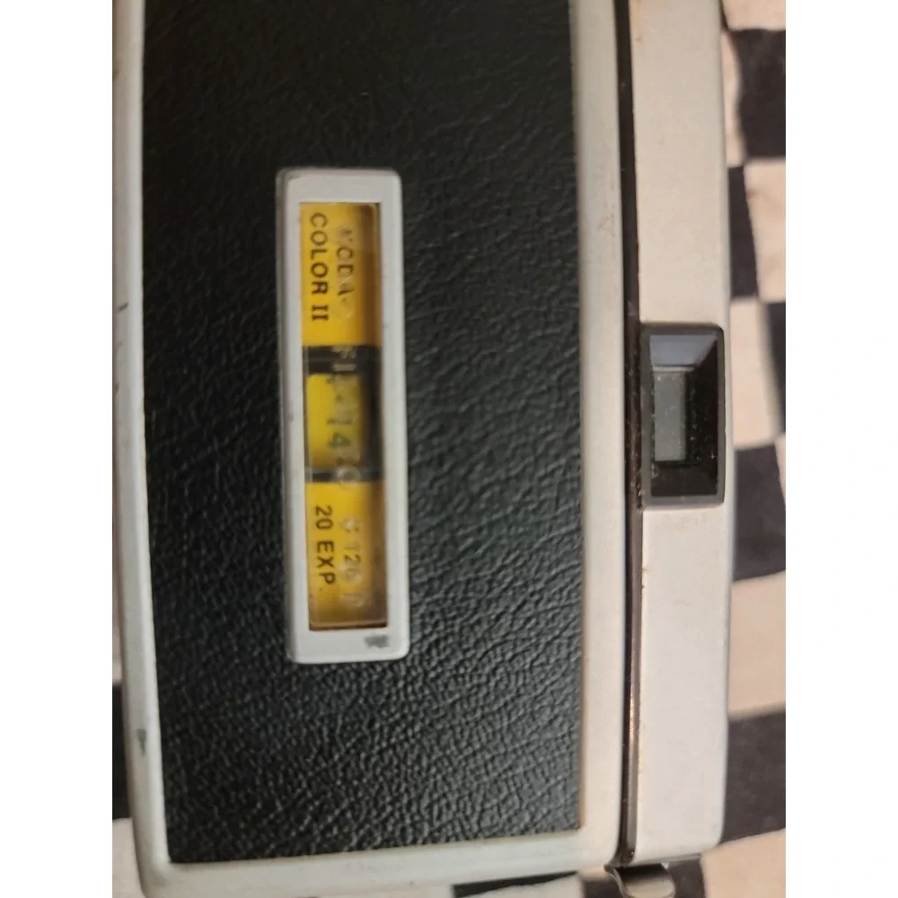 Kodak Instamatic 100 Vintage 126 Film Camera w Kodak Color II Film